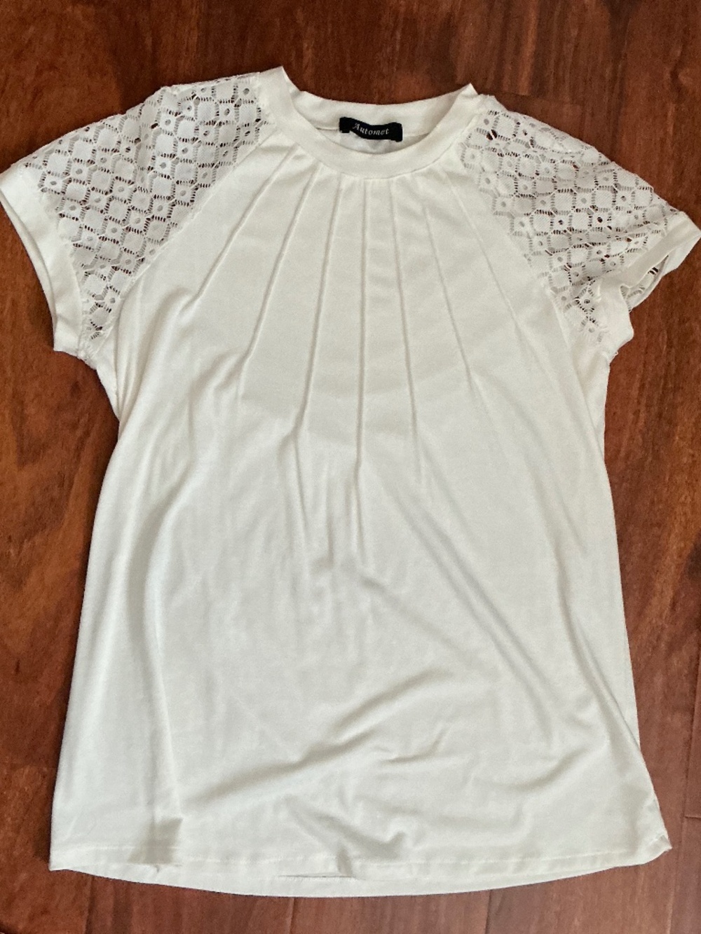 Automet Women’s White Top